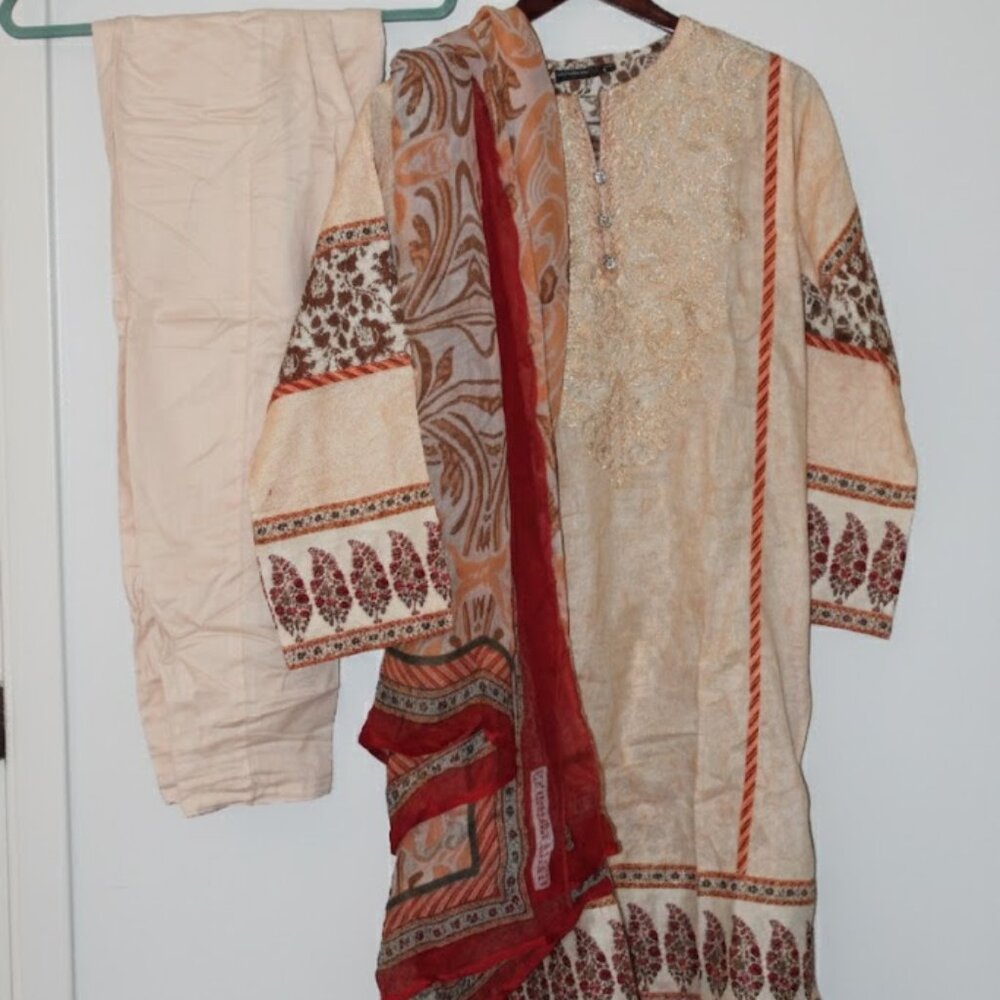 Alkaram Studio 3-Piece Embroidered Salwar Kameez Set. Medium